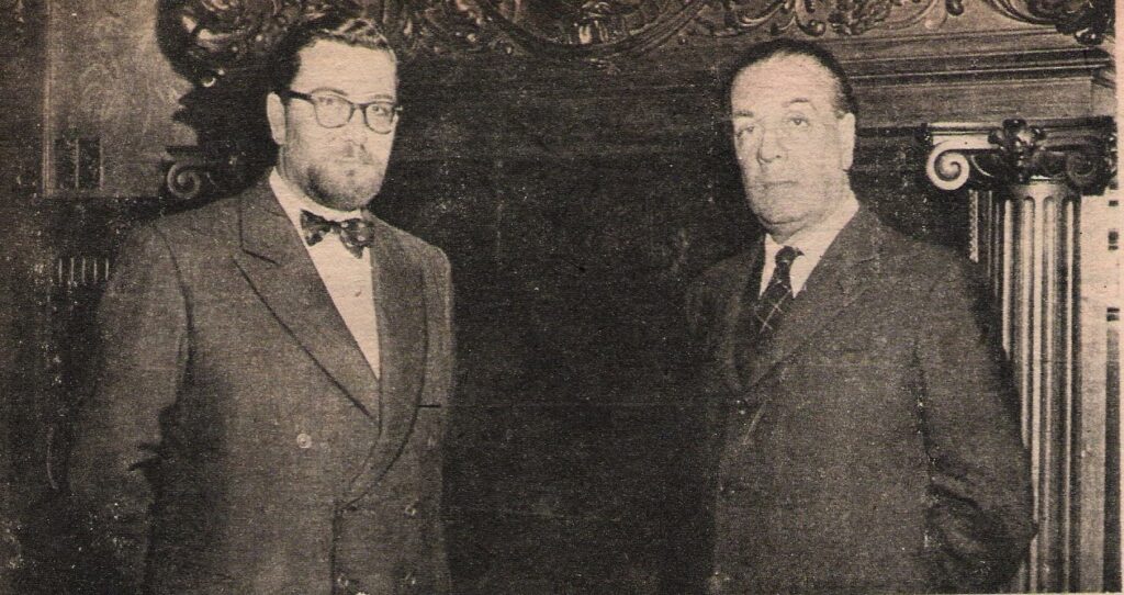 Roy Bartholomew junto a Borges.